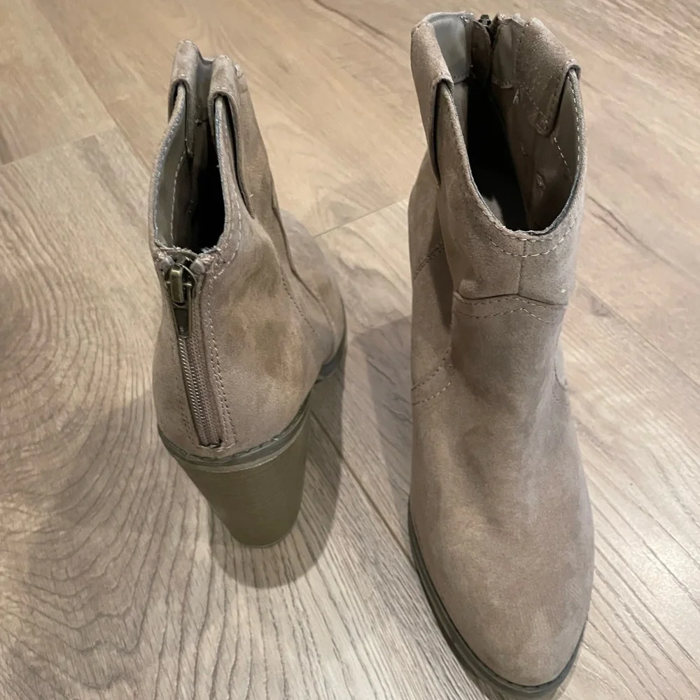 🐴✨ Target Merona Cowgirl Heels - 9 1/2 ✨🐴 - Picture 4 of 7